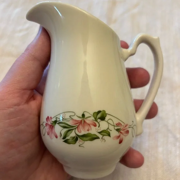 Vintage Homer Laughlin teacup, saucer, and creamer set, Pink Violets pattern - Picture 2 of 12